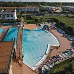 Apartament Lovely Flat With Swimming Pool
