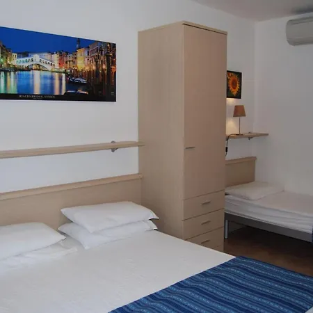 Lägenhet Lovely Flat With Swimming Pool *