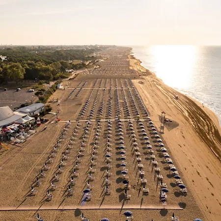 Lovely Flat With Swimming Pool 아파트 비비오네