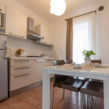 Apartman Lovely Flat With Swimming Pool *